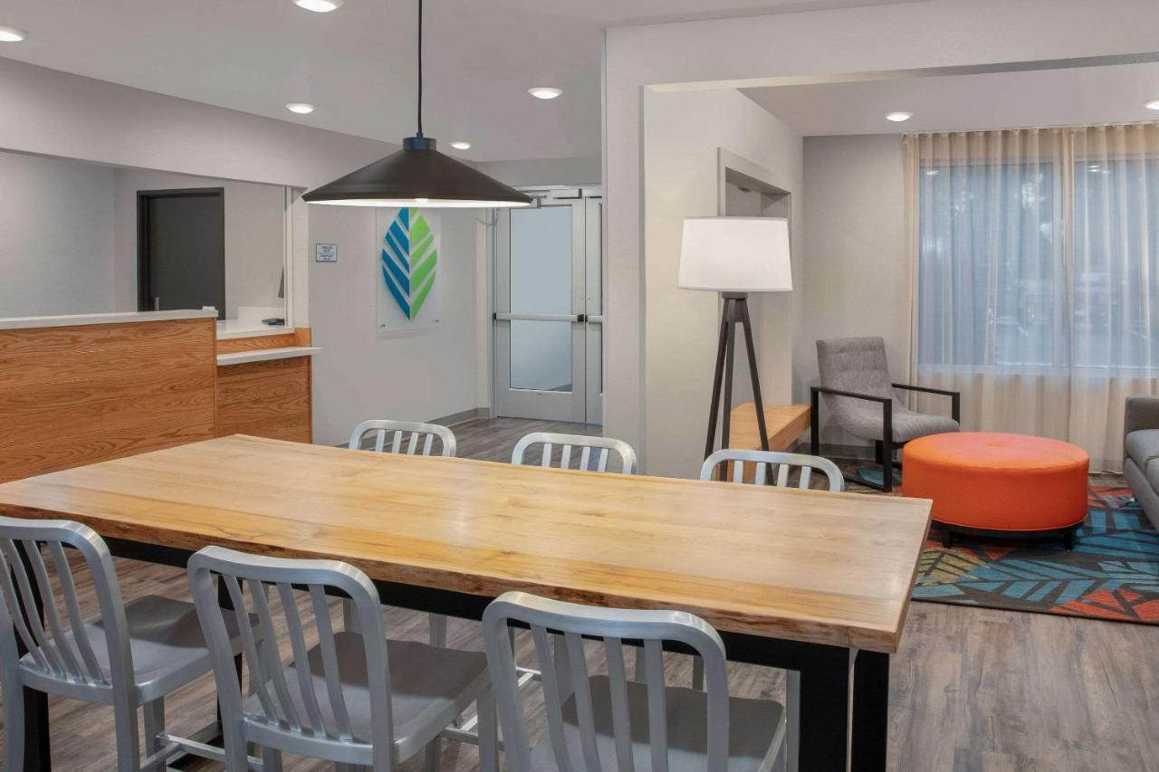 Woodsping Suites Washington Dc East Arena Drive Lake Arbor المظهر الخارجي الصورة